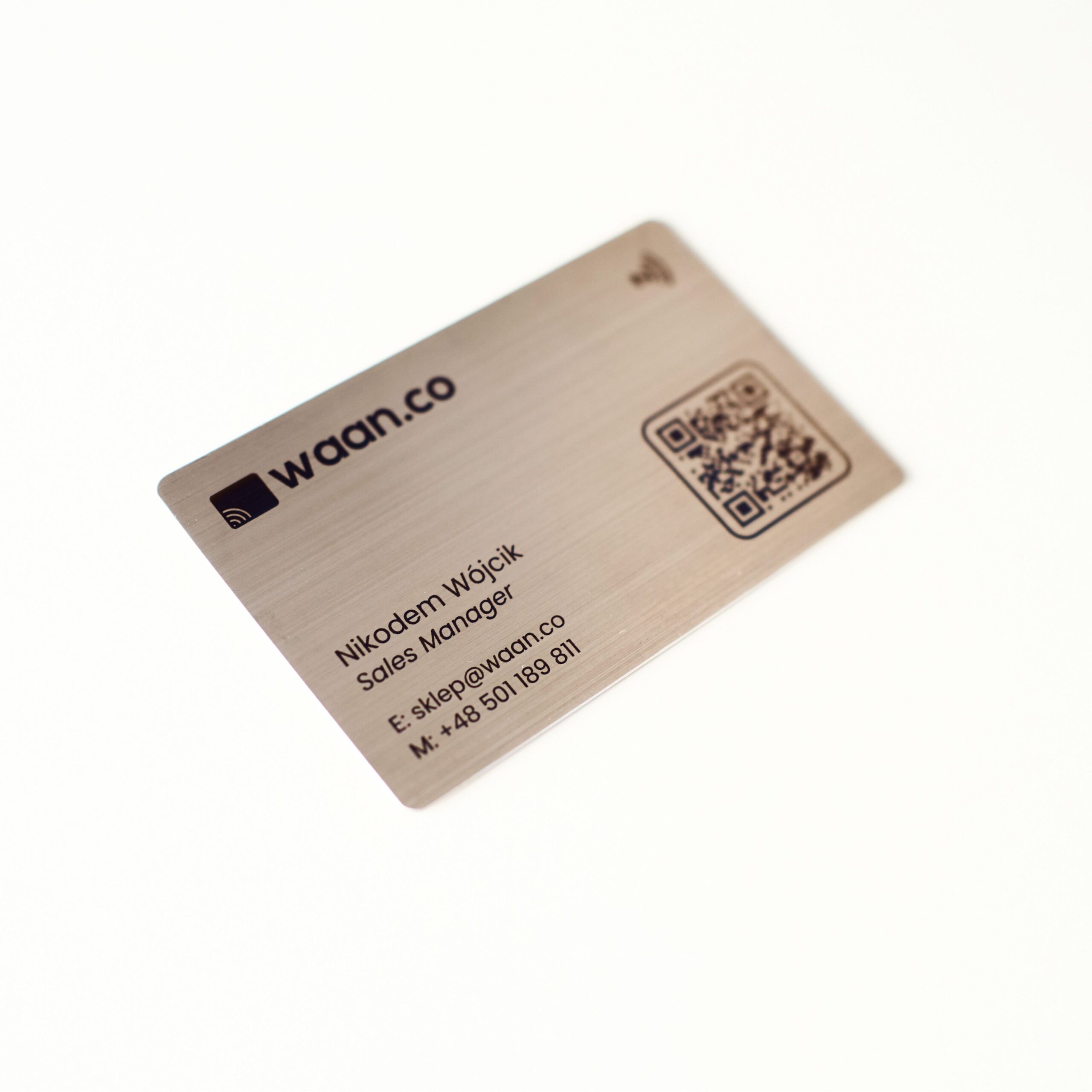 Metalowa Wizytówka NFC z Twoim Logo + Projekt | Grawerowana Laserowo Srebrna