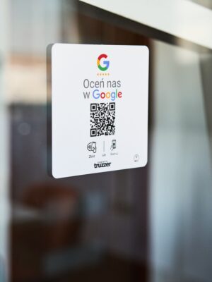 Naklejka QR + NFC Oceń nas na Google kwadratowa